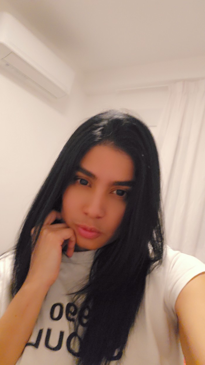 COLOMBIANA DELGADA SENSUAL FIESTERA EN ALGORTA