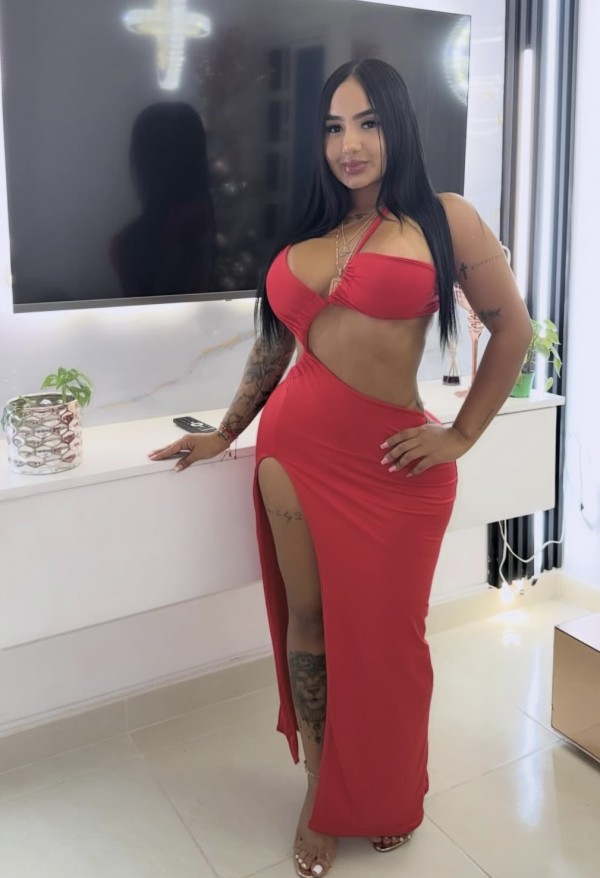 Nathalia Latina hermosa y sexi muy cariñosa