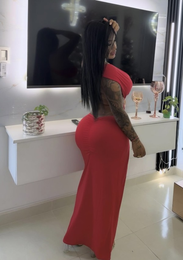 Nathalia Latina hermosa y sexi muy cariñosa