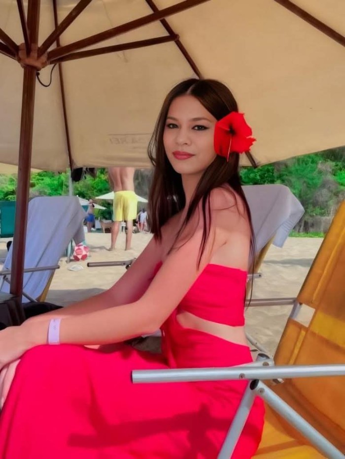 Enfermera titulada , masajista titulada,con mucha