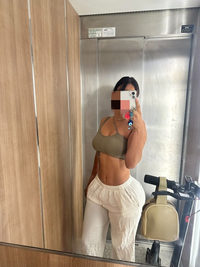 PUTICA CALIENTE DE COÑO BABOSITO