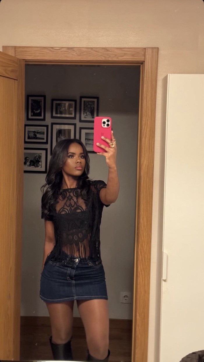 Morenaza divina con ganas de fiesta y placer