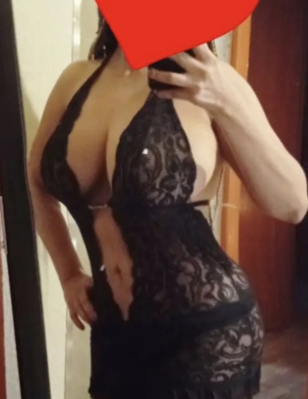 RUBIA COMPLETA BESITOS CON LENGUA FRANCÉS ENSALIVADO NATURAL