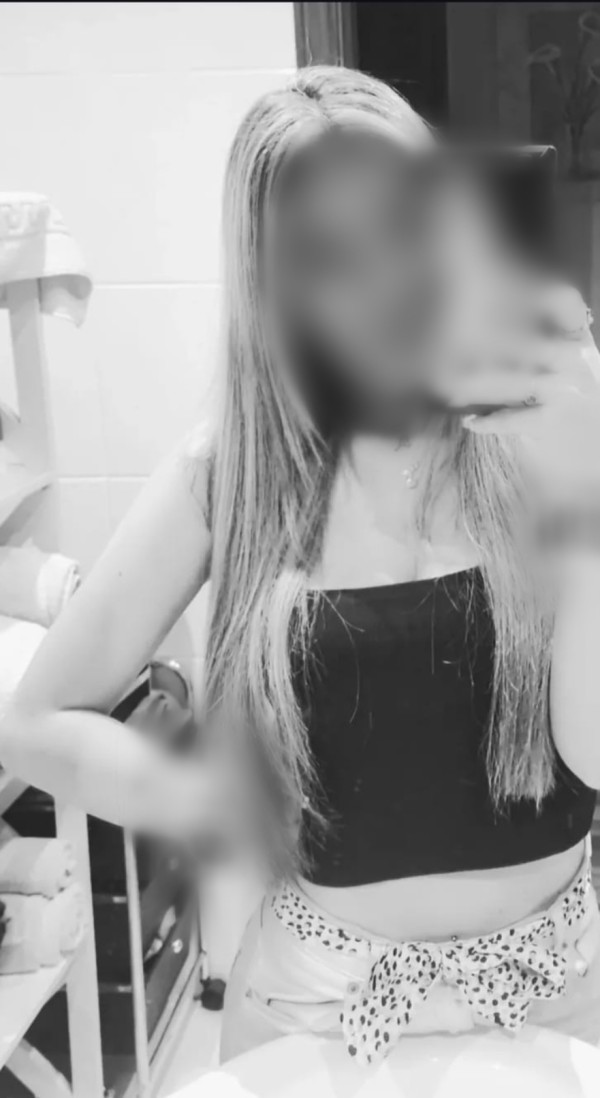 DELGADITA PROVOCATIVA, MORBOSA Y FIESTERA