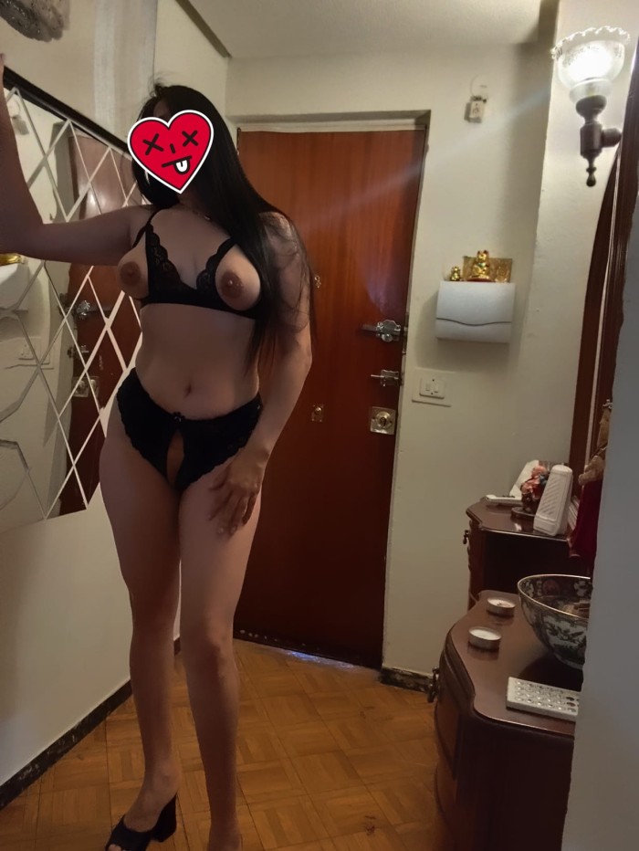 ATIENDO SOLITA