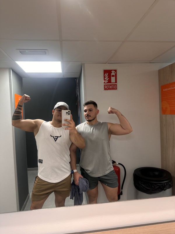 MASAJISTA LATINO PARA HOMBRES