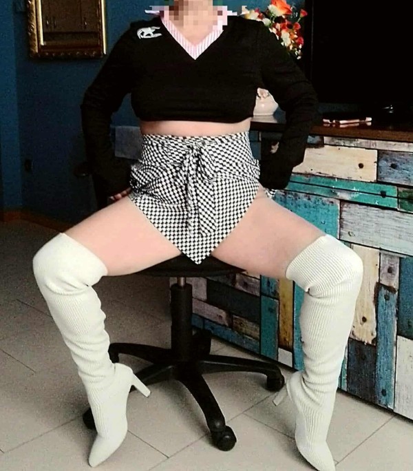 Española y madura solita en casa para virtuales.