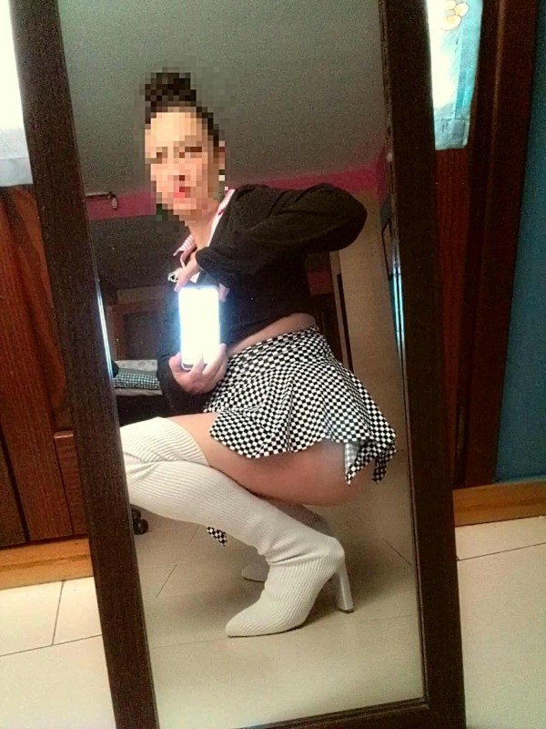 Española y madura solita en casa para virtuales.