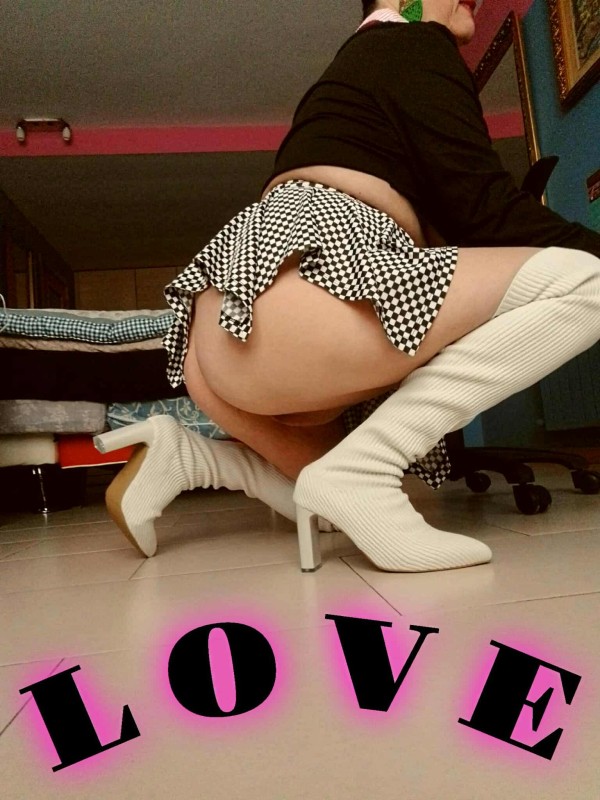 Española y madura solita en casa para virtuales.