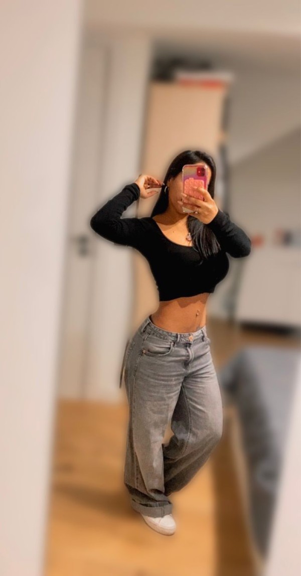 Naomi hermosa latina con ganas de disfrutar a tope