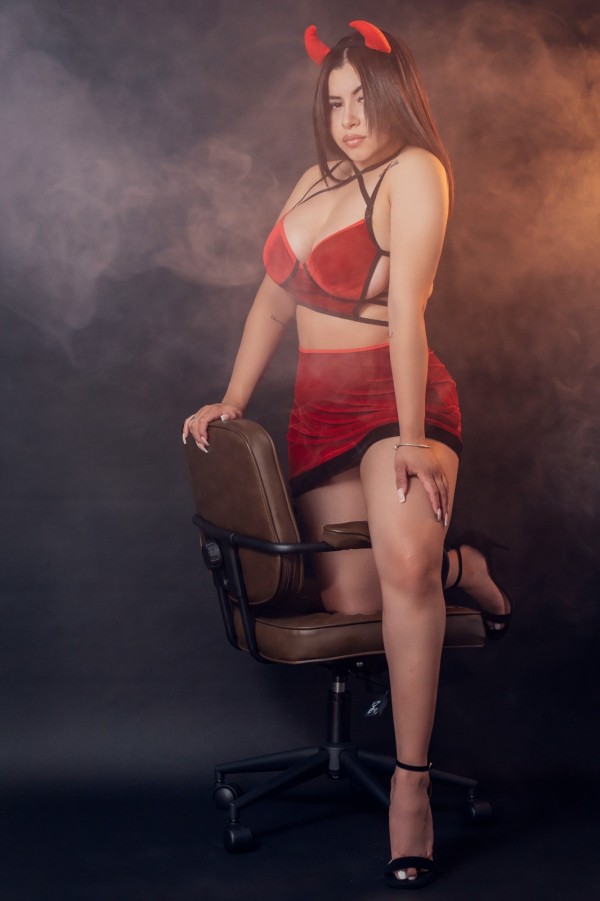 Thalía TETONA guarra en Getafe