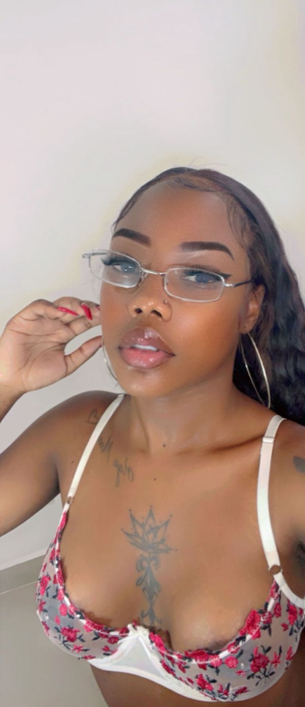 Santa cruz, Zoe, 23 años, latina.