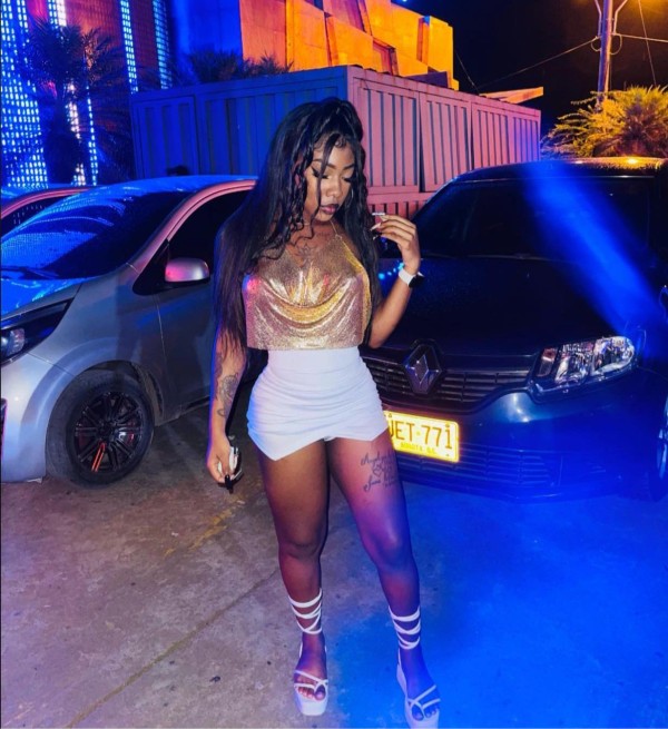 Santa cruz, Zoe, 23 años, latina.