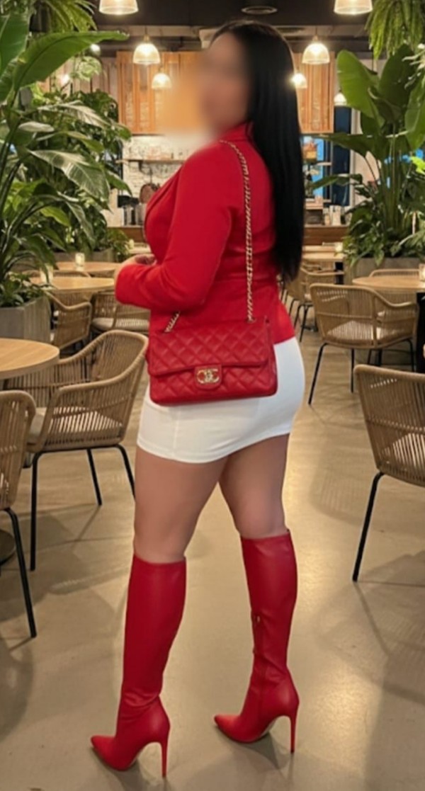 Con alguien como yo,no podrás dormir en toda la noche…