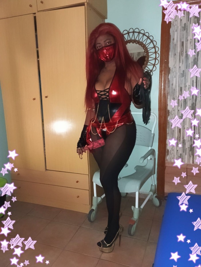 Tú reina complaciente