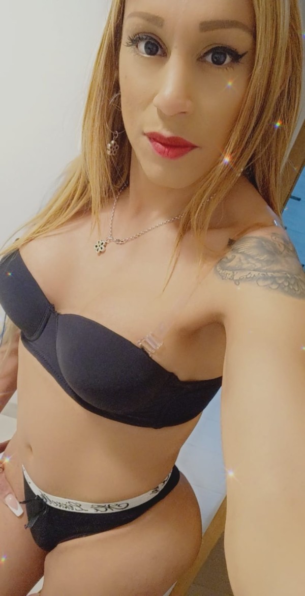 PAOLA, CHICA TRANS EXCITANTE Y PURA SENSUALIDAD…