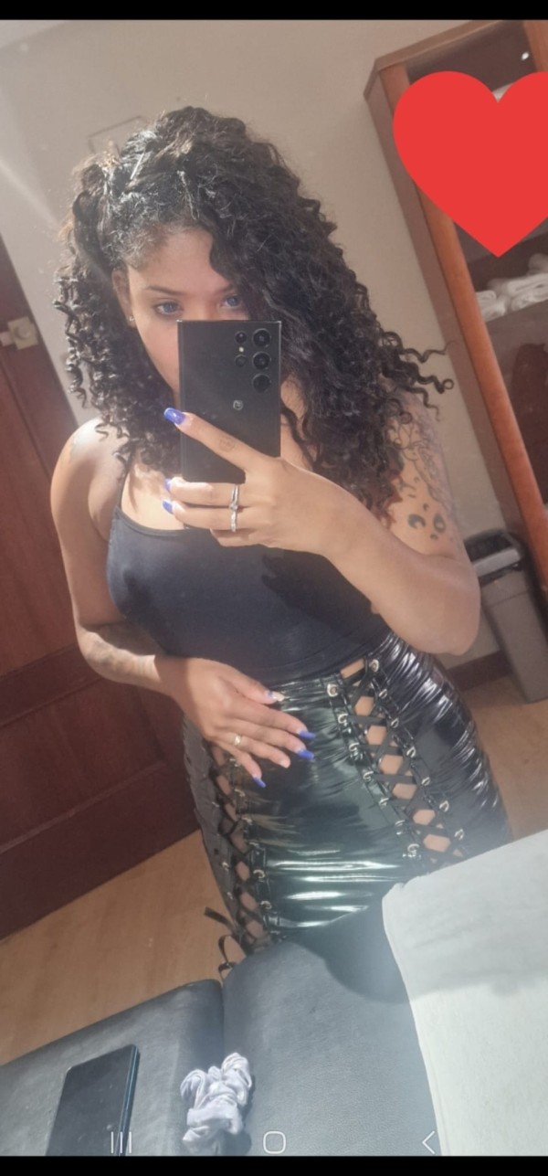 Con ganas de fiesta llego la más fiestera ven y lo vez