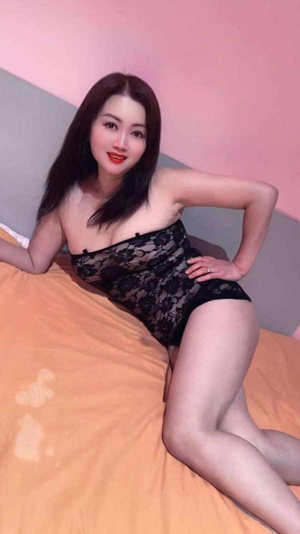 EXTROVERTIDAS ENROLLADAS, MALASAÑA, 692533333