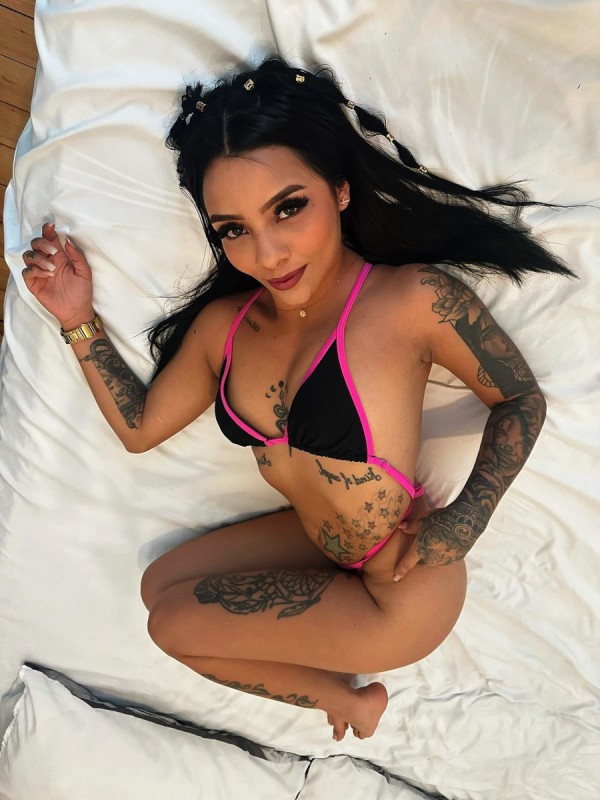 YESENIA pasional y preciosa