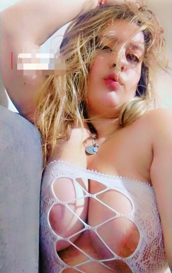 VANESA SI ME COMES  LAS TETICAS ME MOJO LAS BRAGUITAS