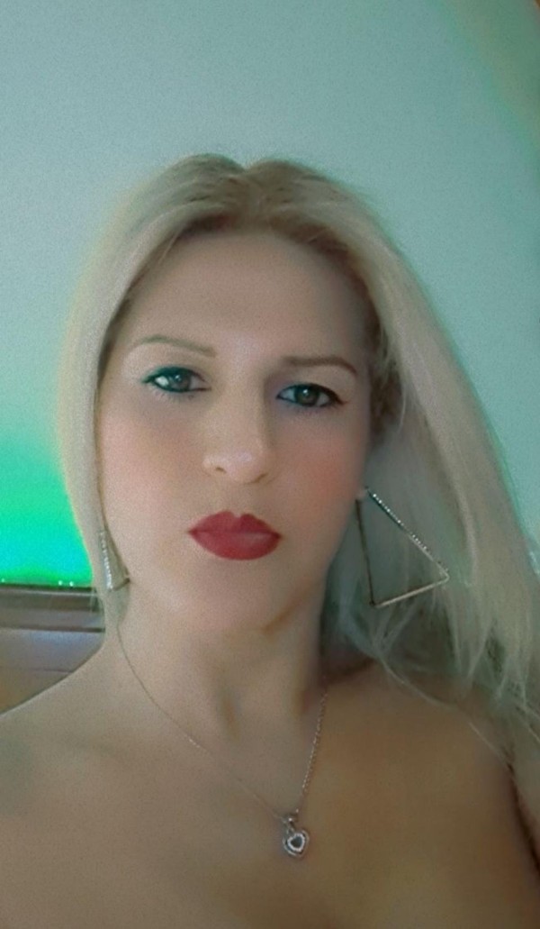 Esta hermosa reina se marcha en estos días de burgos los espero