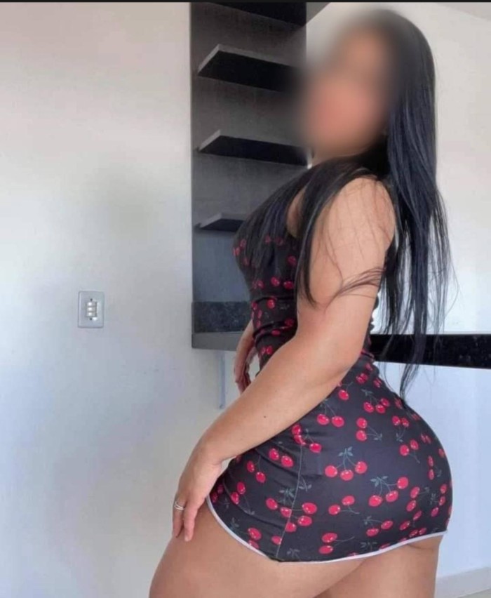 BELLA LATINA TODA UNA DIOSA DE CURVAS UNICAS PARA TI TE ATREVES