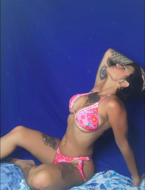 Soy LILYAN ,, DELGADITA,, un  BOMBON y muy JUGUETONA…