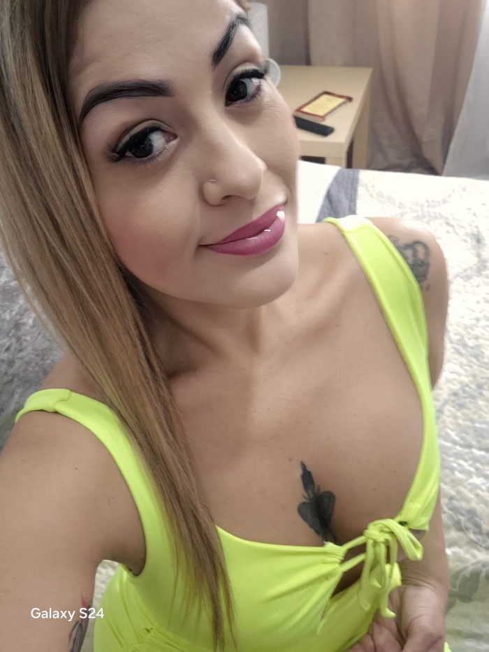 Rubia colombiana muy guerrera en la cama