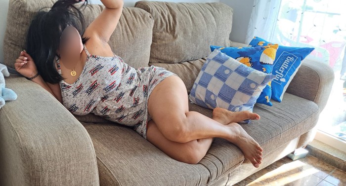 AMA DE CASA ABURRIDA Y CACHONDA