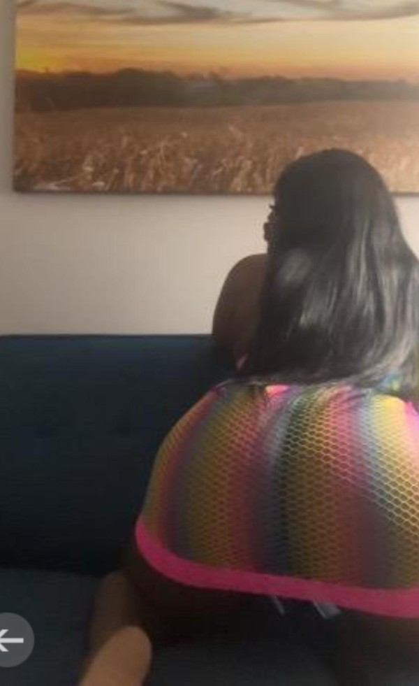 RECIÉN LLEGADA AMORES MORENA SIMPÁTICA