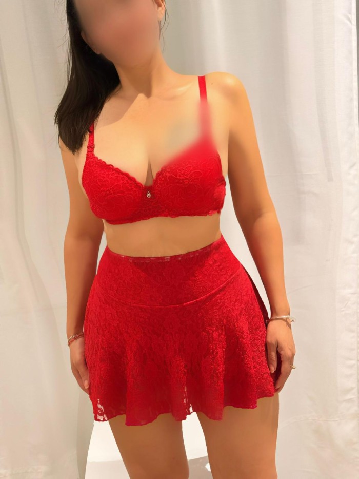 Nhoe Recién Llegada Latina Exótica