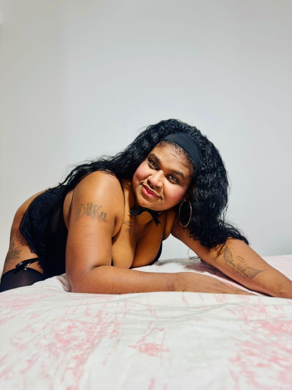 Paula, recién llegada muy complaciente