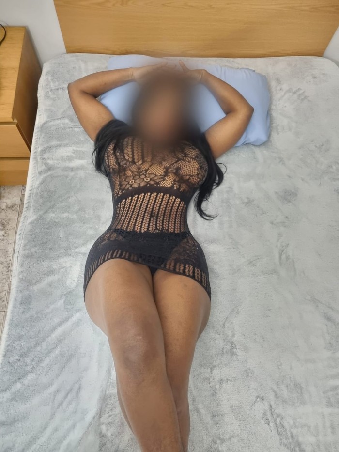 ATRACTIVA Y APASIONADA MULATA COLOMBIANA