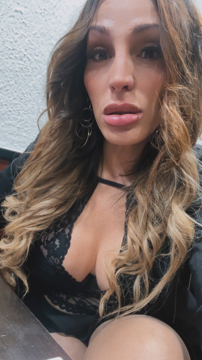 Trans catalana con xoxito y tetas súper bonitas