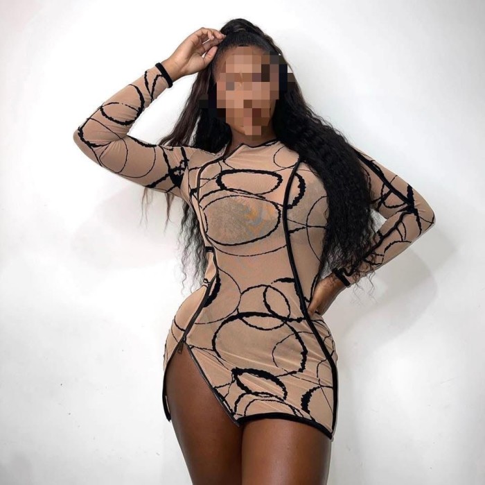 Joven Morena Y Bonita