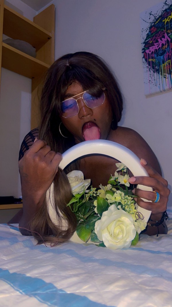 UNA DIOSA CACHONDA, VICIOSA, DOMINANTE Y ARDIENTE