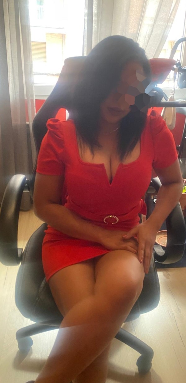 Varias nacionalidades maduritas cachondas y jovenes divertidas y felices