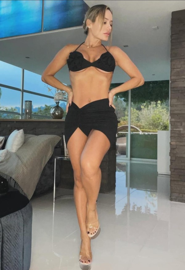 DISCRETA Y ATREVIDA EN MI LUGAR PRIVADO POR TORREVIEJA