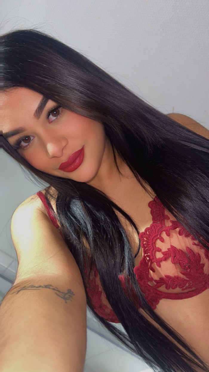 Melany morena hermosa