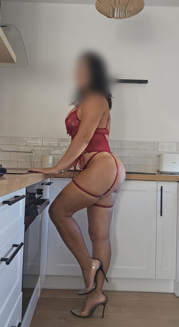 SARA LAIKA , SUCCIONADORA VAGINAL..la mas cachonda de todas