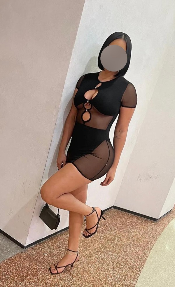 Mujer elegante educada y atractiva