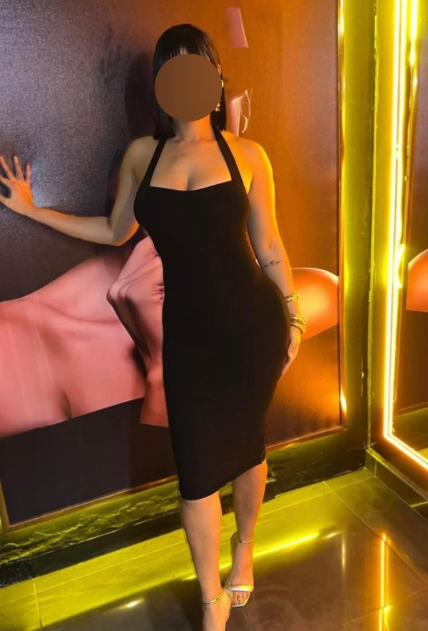 Mujer elegante educada y atractiva