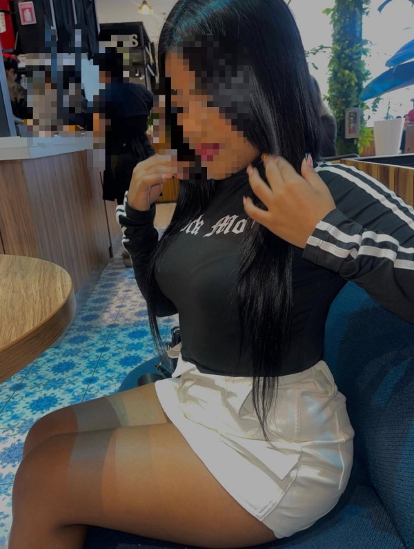 Hola soy Paula masajista latina muy cariñosa  y dulce  la diversión es hoy