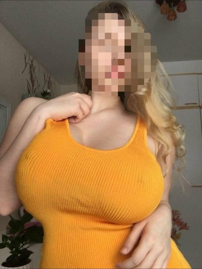 simpática encantadora pechos XXL videollamada