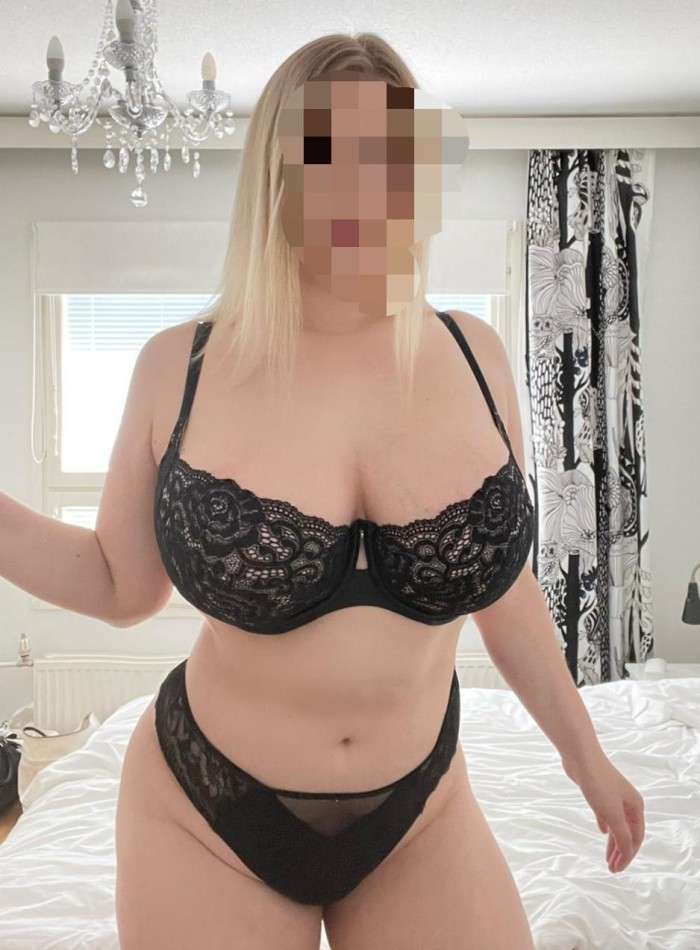 simpática encantadora pechos XXL videollamada