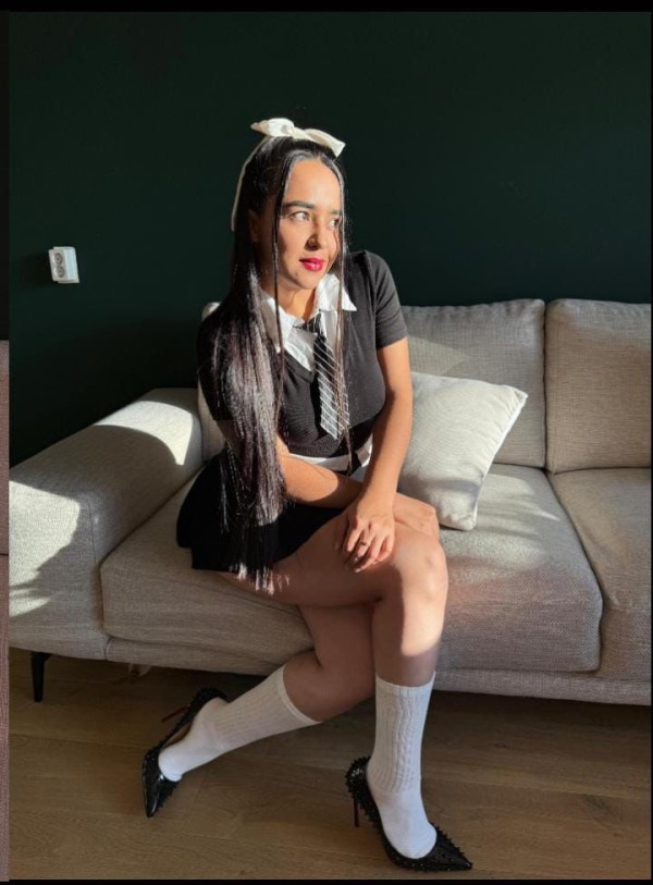 LUNA 25 años, SEDUCTORA Y MUY FOGOSA…