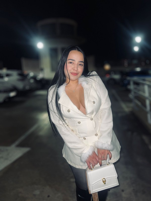 LUNA 25 años, SEDUCTORA Y MUY FOGOSA…