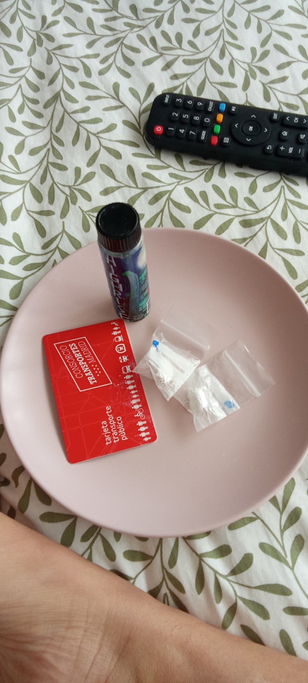 Morbosa fiestera con coño apretadito jugoso