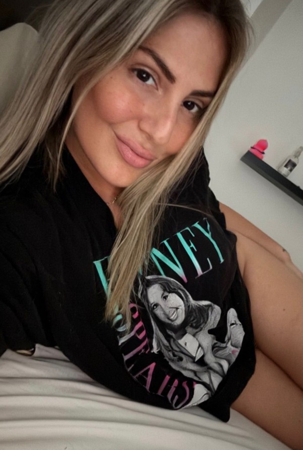 Hola soy Verónica una jovencita DISPONIBLE EN LA ZENIA NOVEDAD