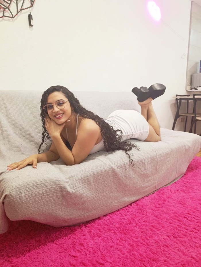 KRISTAL  JOVEN COLOMBIANA CARIÑOSA COMPLETA